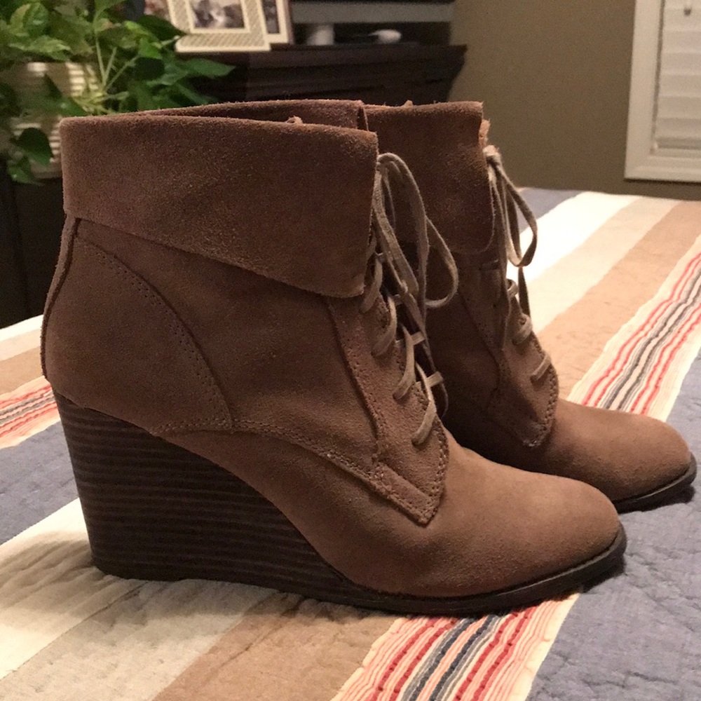 Sale! Totally FABULOUS Lucky Brand Suede Booties!!